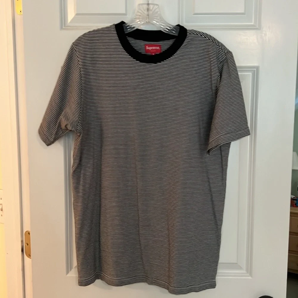 Supreme black & white short sleeve t-shirt, men’s size M - Picture 7 of 9